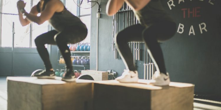 How to do Sumo squat to work buttocks and legs