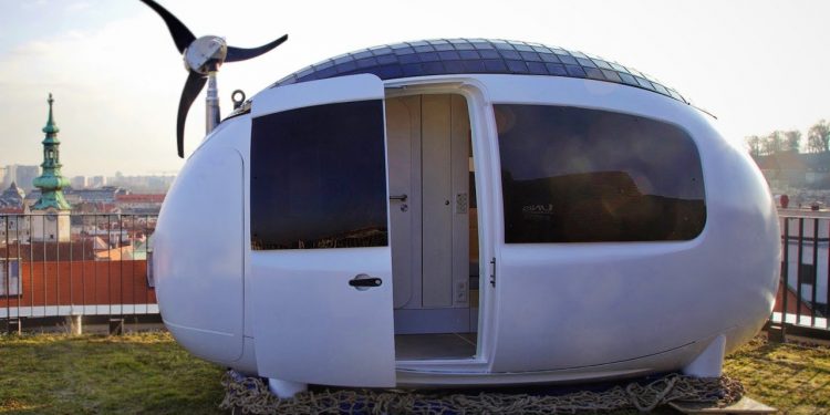 There is a self-sufficient and ecological caravan and it seems ideal for lovers of sustainable travel